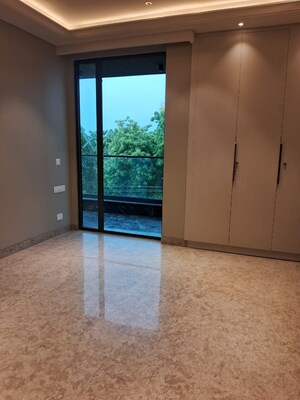 Room in 3 BHK Builder Floor at Sarvodaya Enclave – for Rent