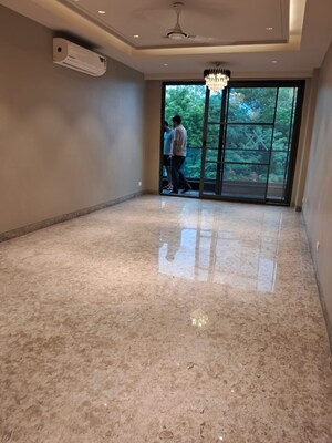 Room in 3 BHK Builder Floor at Sarvodaya Enclave – for Rent