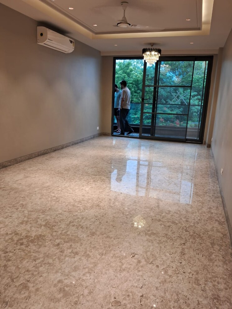 Room, sarvodaya enclave 3 Bedroom 215 Sq.Yd. Builder Floor In Sarvodaya Enclave Delhi 9233607