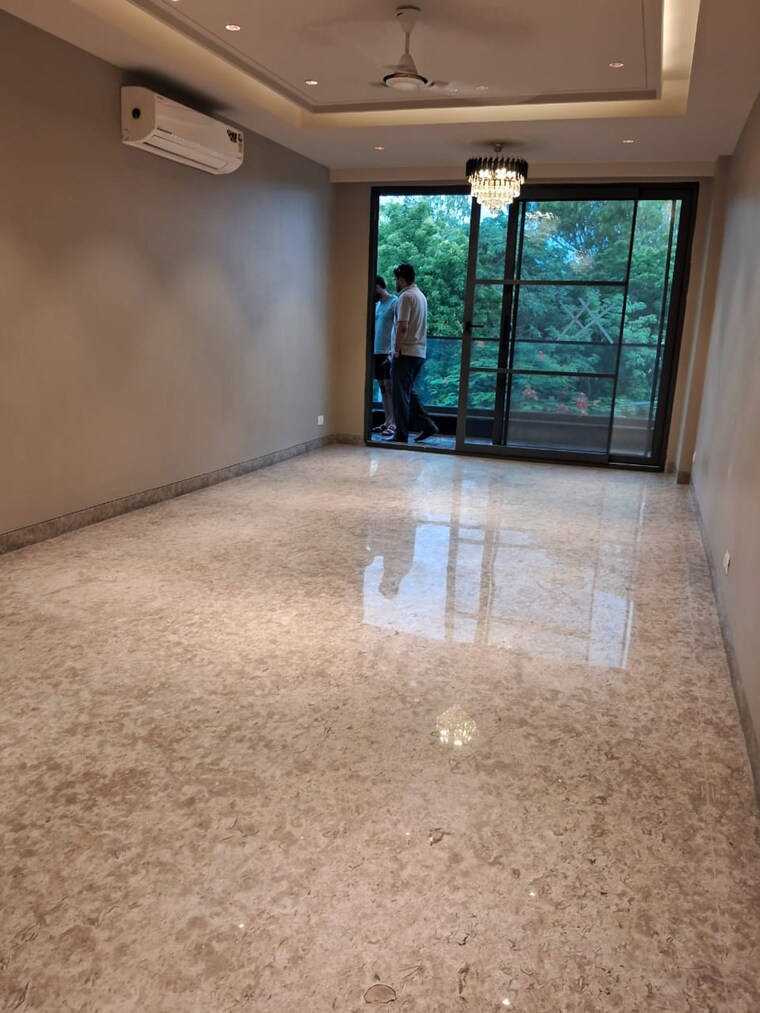 Room, sarvodaya enclave 3 Bedroom 215 Sq.Yd. Builder Floor In Sarvodaya Enclave Delhi 9233607