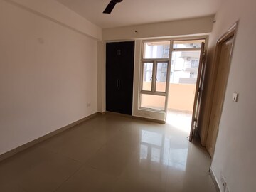 Room in 2 BHK Apartment at Supertech Cape Town, Sector 74 – for Sale