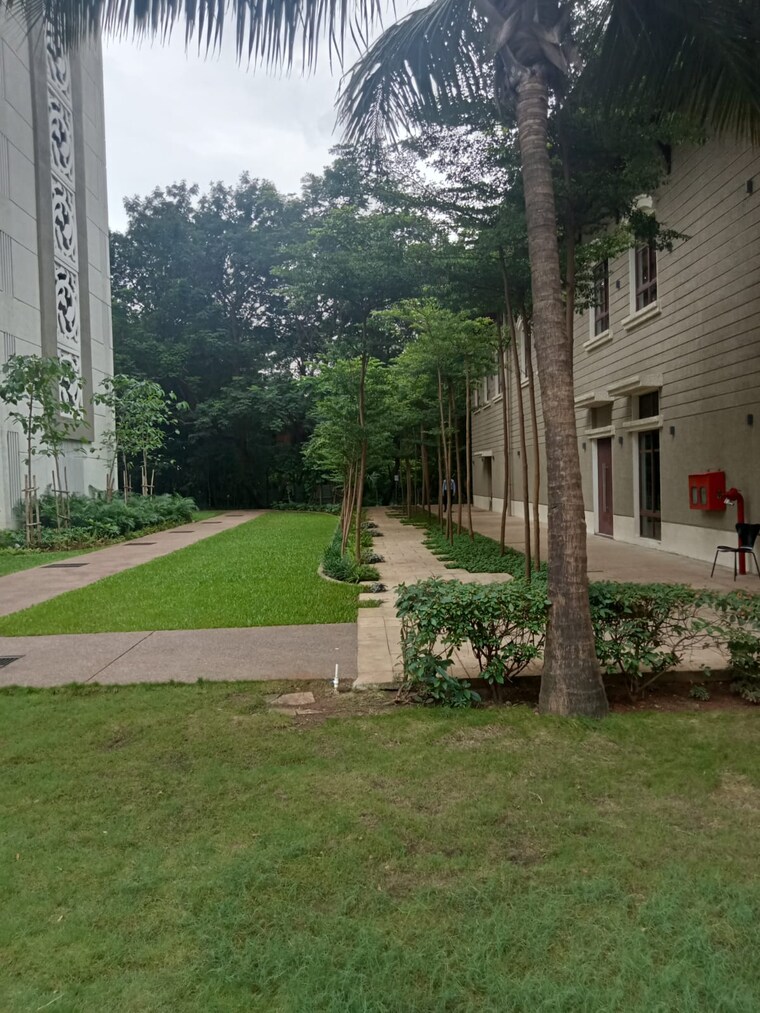 Garden, lodha-amara 2 Bedroom 672 Sq.Ft. Apartment In Kolshet Road Thane 9233652
