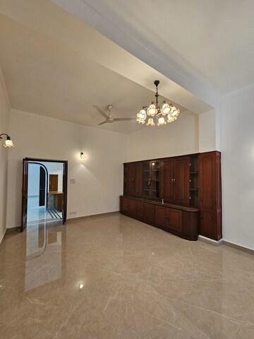 Room in 3 BHK Independent House at Hauz Khas – for Rent