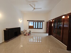Room in 3 BHK Independent House at Hauz Khas – for Rent
