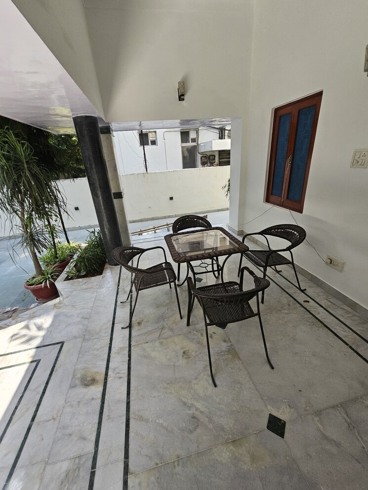Balcony, hauz khas 3 Bedroom 800 Sq.Yd. Independent House In Hauz Khas Delhi 9233659