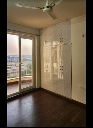 Room in 2 BHK Apartment at BPTP Discovery Park, Sector 80 – for Rent