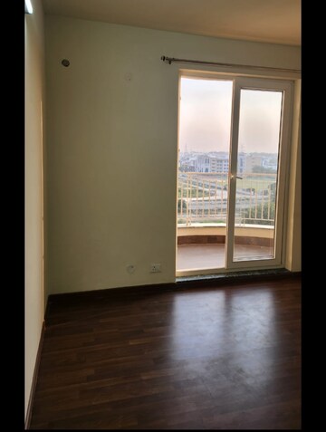 Room in 2 BHK Apartment at BPTP Discovery Park, Sector 80 – for Rent