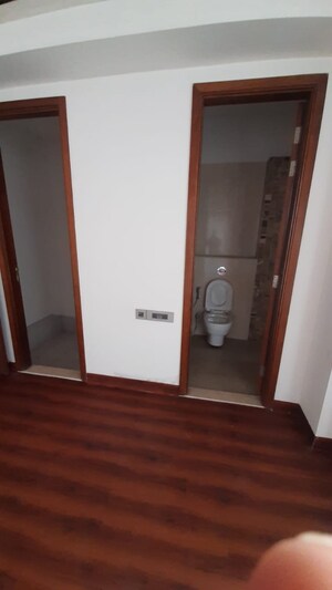 Room in 3 BHK Apartment at Omkar Alta Monte, Malad East – for Rent