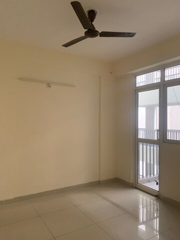Room in 3 BHK Apartment at Wave Executive Floors, Wave City – for Rent