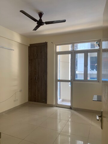 Room in 3 BHK Apartment at Wave Executive Floors, Wave City – for Rent