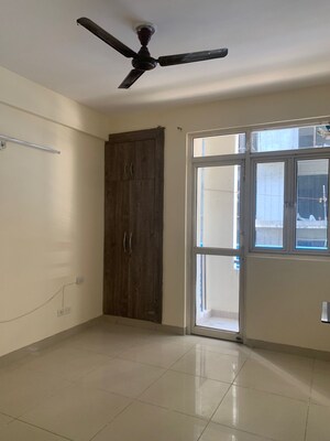 Room in 3 BHK Apartment at Wave Executive Floors, Wave City – for Rent