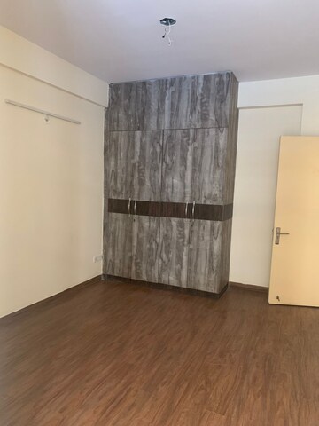 Room in 3 BHK Apartment at Wave Executive Floors, Wave City – for Rent