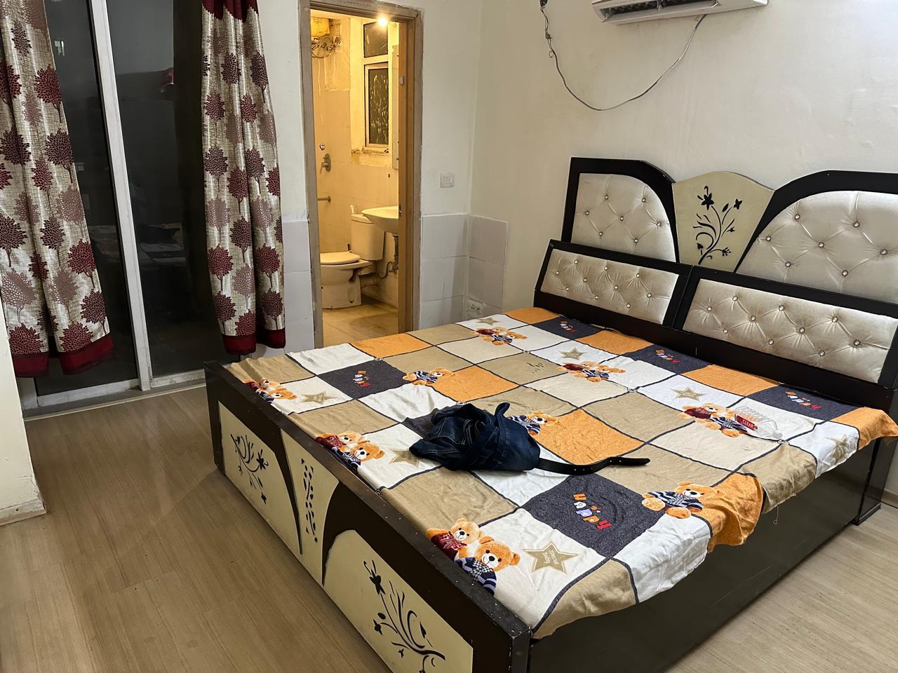 4 BHK + Pooja Room,Servant Room 3000 Sq.Ft. Apartment in DLF Express Greens