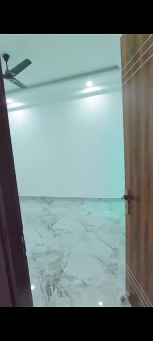 Room in 3 BHK Villa at Sindhuja Greens, Sector 10 Greater Noida – for Rent