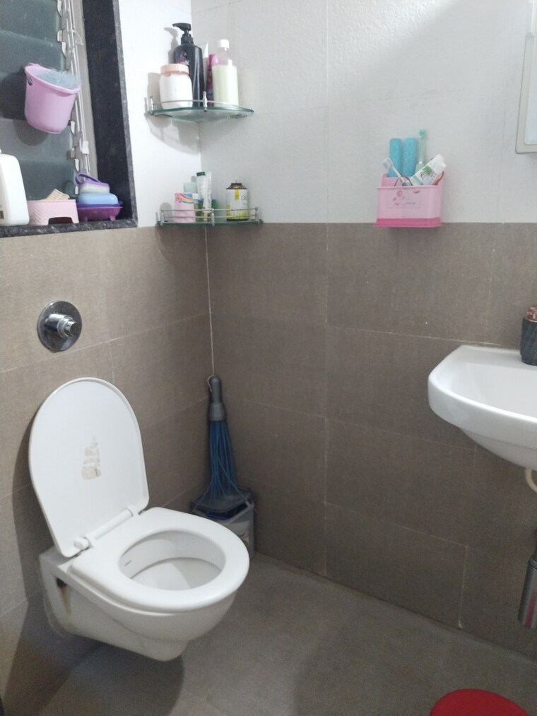 Bathroom, pinnacle-chs 3 Bedroom 1150 Sq.Ft. Apartment In Mulund West Mumbai 9233881
