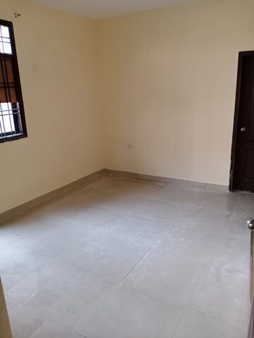 Room in 4 BHK Builder Floor at Puri Vip Floors, Sector 81 – for Sale