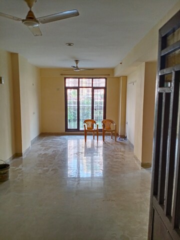 Room in 4 BHK Builder Floor at Puri Vip Floors, Sector 81 – for Sale