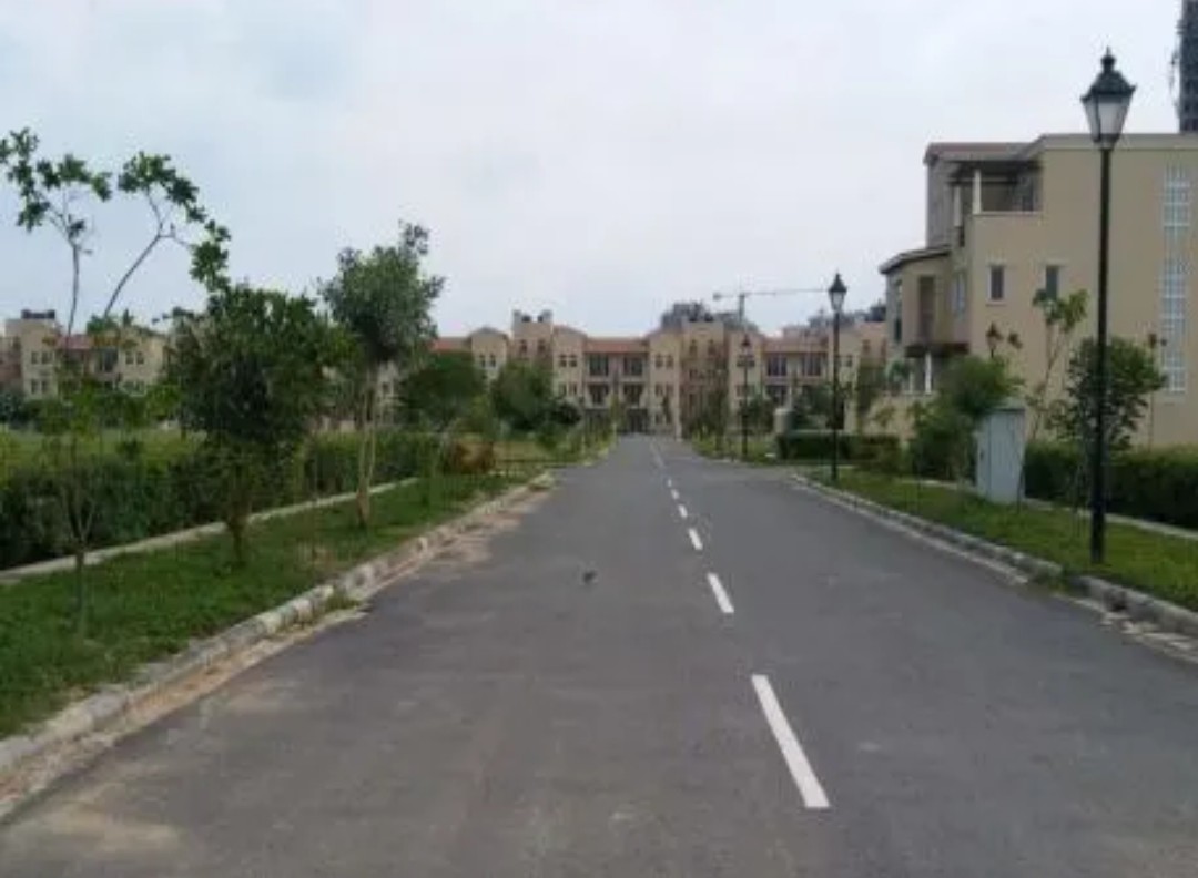 Plot For Sale in Emaar MGF Emerald Hills