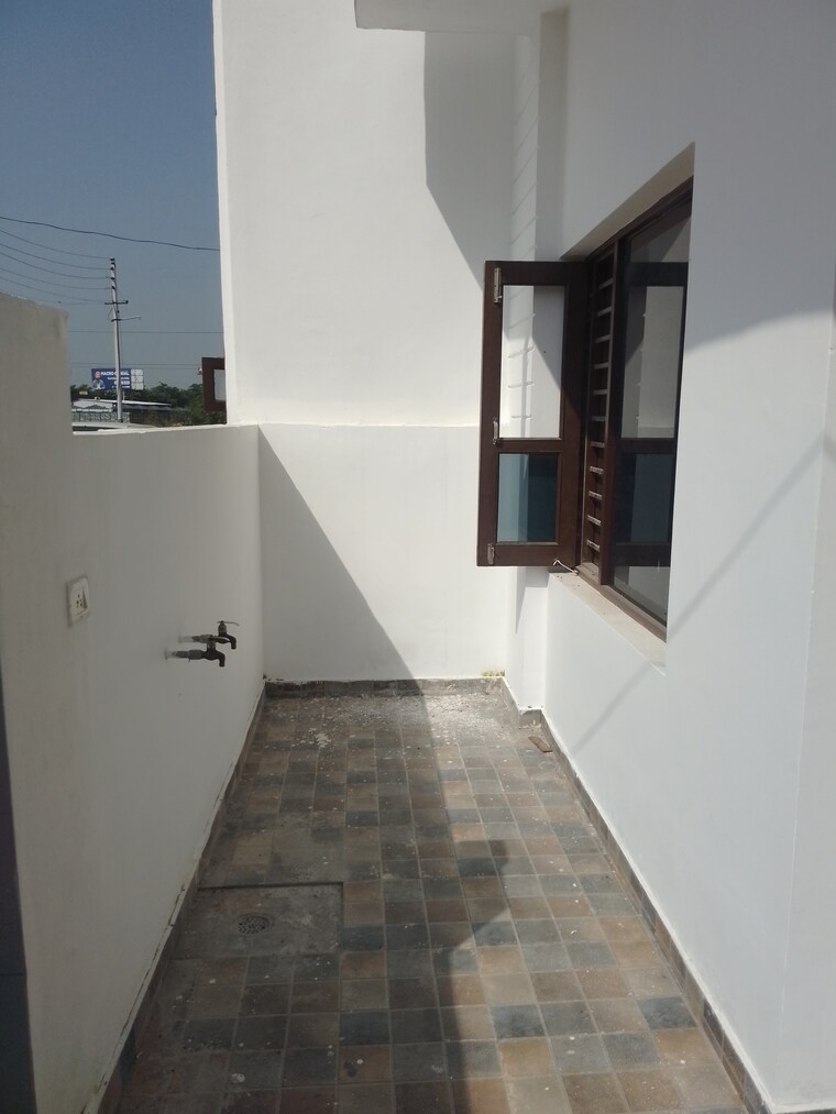  Parking, ludhiana chandigarh hwy 3 Bedroom 95 Sq.Yd. Independent House In LudhianA Chandigarh Hwy Mohali 9233983