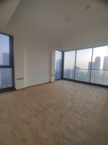 Room in 5 BHK Apartment at Rustomjee Crown, Prabhadevi – for Rent