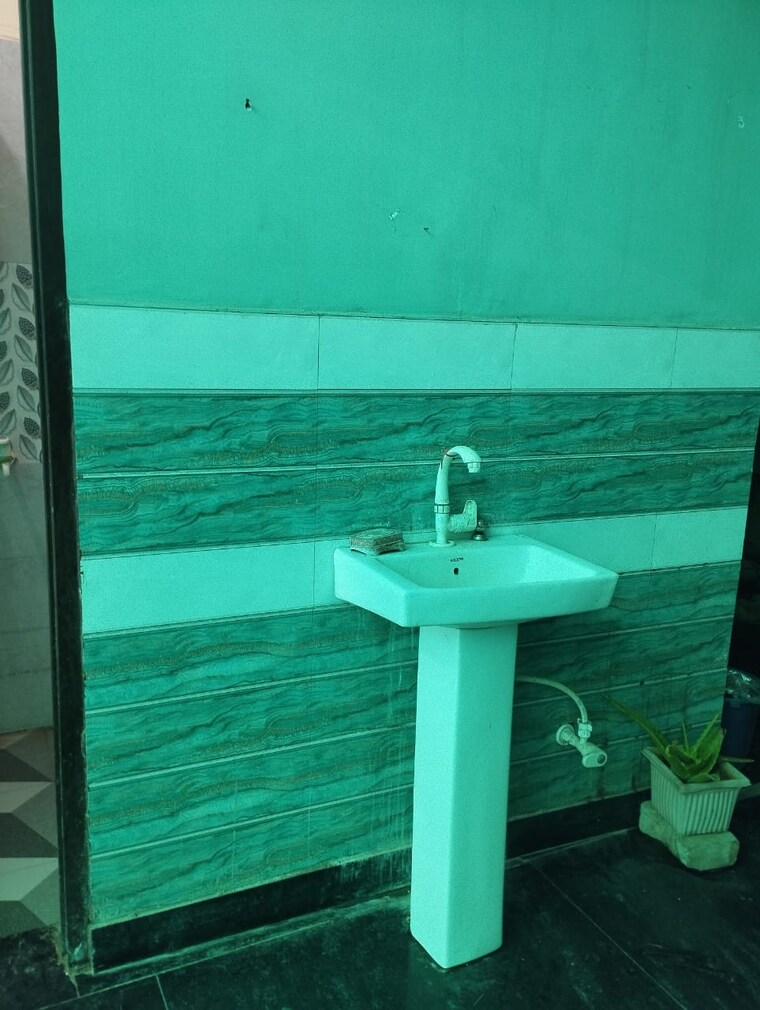 Swimming Pool, nangla gurjan 3.5 Bedroom 100 Sq.Yd. Independent House In Nangla Gurjan Faridabad 9233984