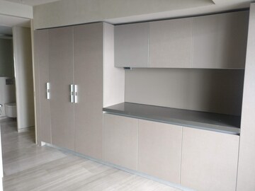 Room in 6 BHK Apartment at Lodha World View, Worli – for Rent