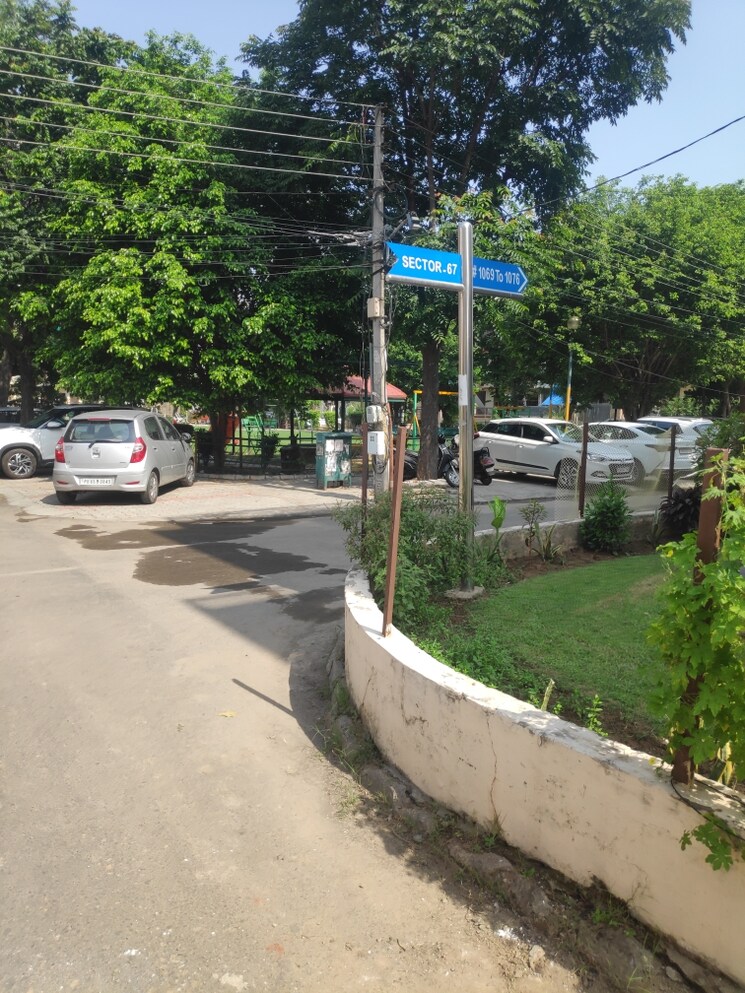 Balcony, sector 67 6+ Bedroom 200 Sq.Yd. Independent House In Sector 67 Mohali 9234043