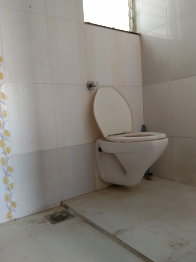 Attached Bathroom, associated-sai-smruti 3 Bedroom 1700 Sq.Ft. Apartment In Dahanukar Colony Pune 9234026