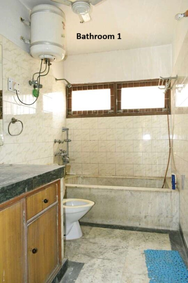 Bathroom, east of kailash 2 Bedroom 1000 Sq.Ft. Builder Floor In East Of Kailash Delhi 9234045