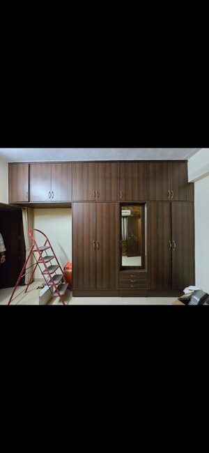 Furnished Amenities in 1.5 BHK Apartment at Hind Mansion Apartments, Mahim West – for Rent