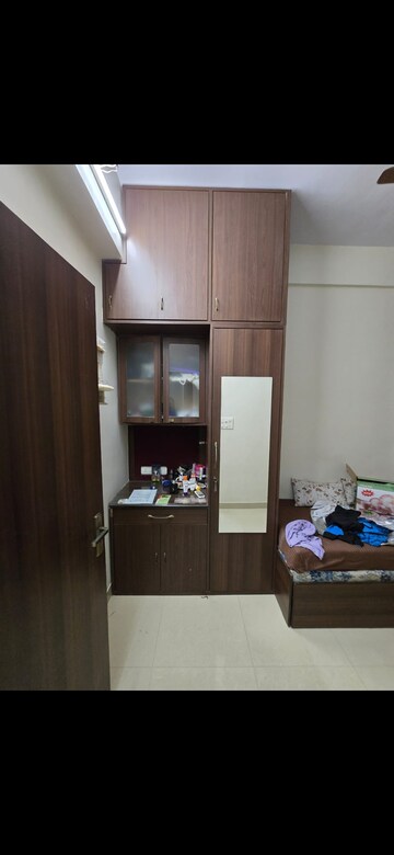 Furnished Amenities in 1.5 BHK Apartment at Hind Mansion Apartments, Mahim West – for Rent