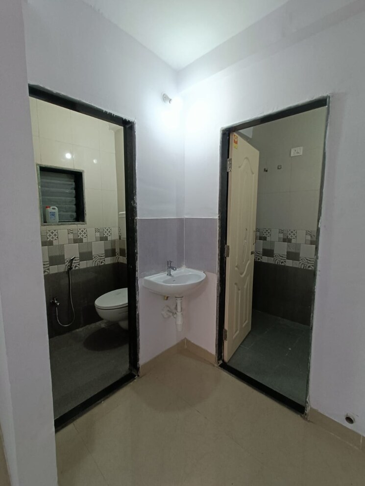 Bathroom, mhada-apartments 1 Bedroom 550 Sq.Ft. Apartment In Goregaon East Mumbai 9234114