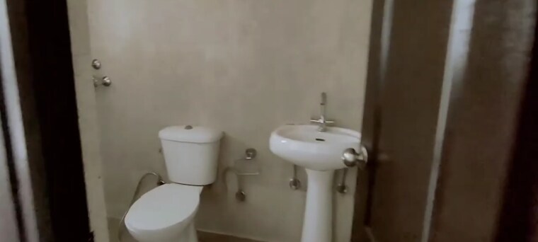 Bathroom, aditya-urban-homes 1 Bedroom 585 Sq.Ft. Apartment In Shahpur Bamheta Ghaziabad 9234169