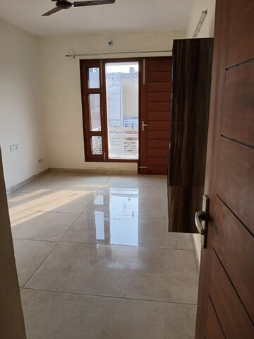 Bedroom in 3 BHK Builder Floor at Sector 38 – for Rent