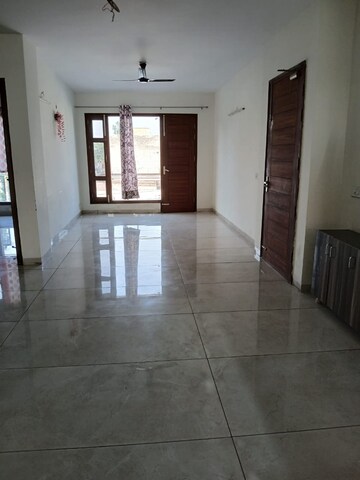 Building Lobby in 3 BHK Builder Floor at Sector 38 – for Rent