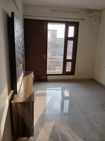 Room in 3 BHK Builder Floor at Sector 38 – for Rent