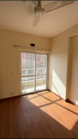 Room in 3 BHK Apartment at BPTP The Resort, Sector 75 – for Sale