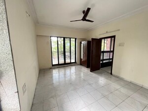 Room in 2.5 BHK Apartment at Radiant Paradise, Wanowrie – for Rent