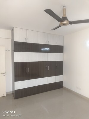 Room in 3 BHK Apartment at Itc Garden Estate, Sector 24 – for Rent