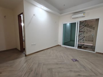 Room in 3 BHK Apartment at Wave Executive Floors, Wave City – for Sale