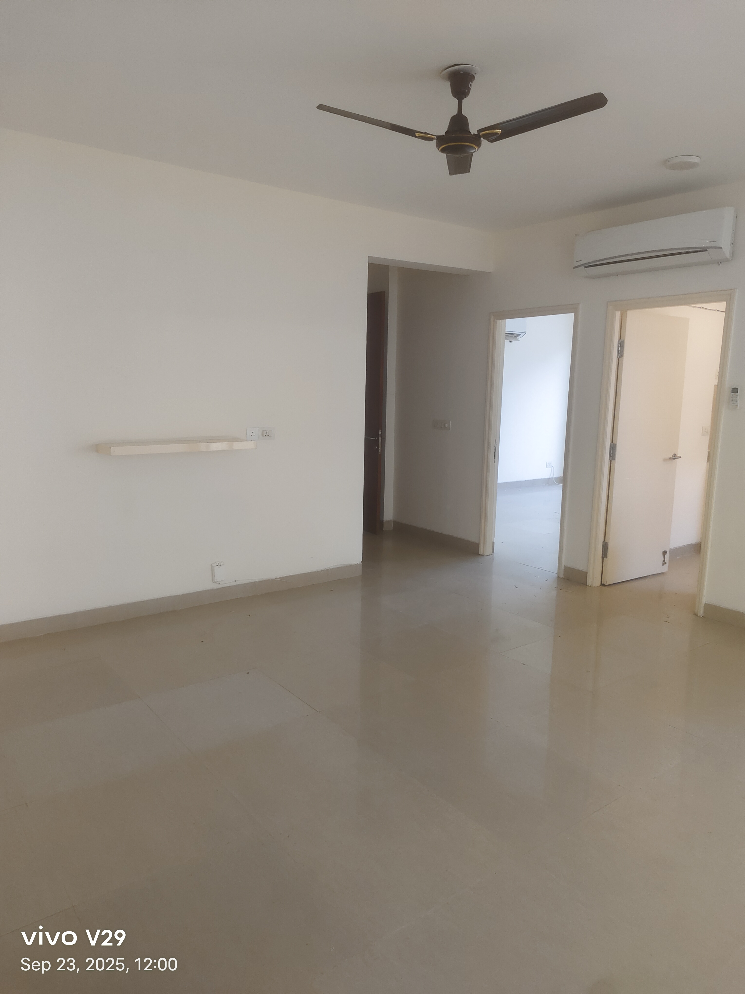 3 BHK + Servant Room Apartment For Rent in Itc Garden Estate