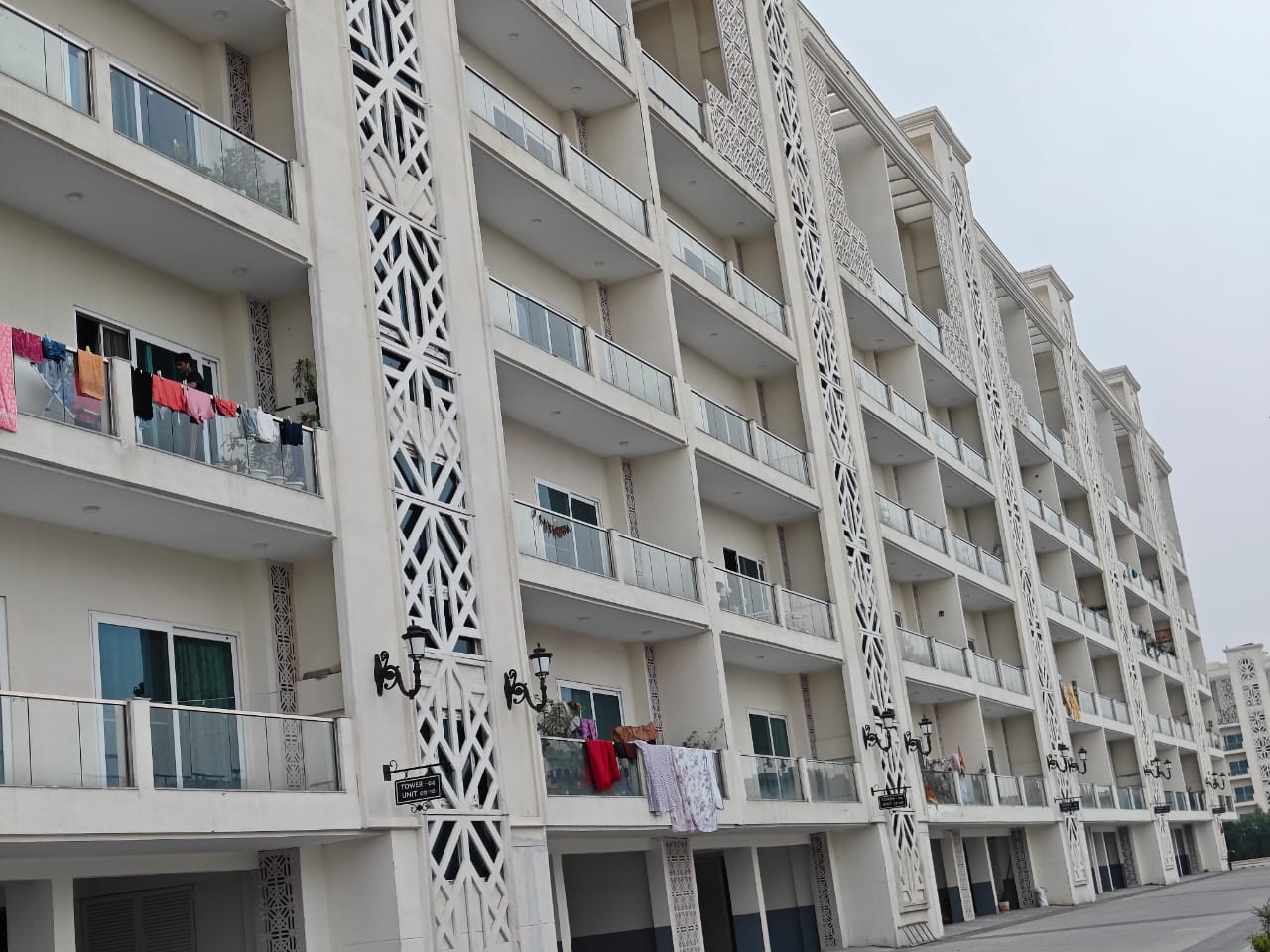 3 BHK + Extra Room Apartment For Sale in Wave Executive Floors