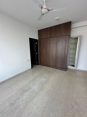 Room in 3 BHK Apartment at Oberoi Sky City, Borivali East – for Rent