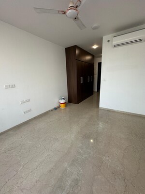 Room in 3 BHK Apartment at Oberoi Sky City, Borivali East – for Rent