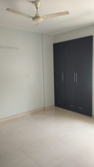 Room in 3 BHK Apartment at Amrapali Platinum, Sector 119 – for Sale