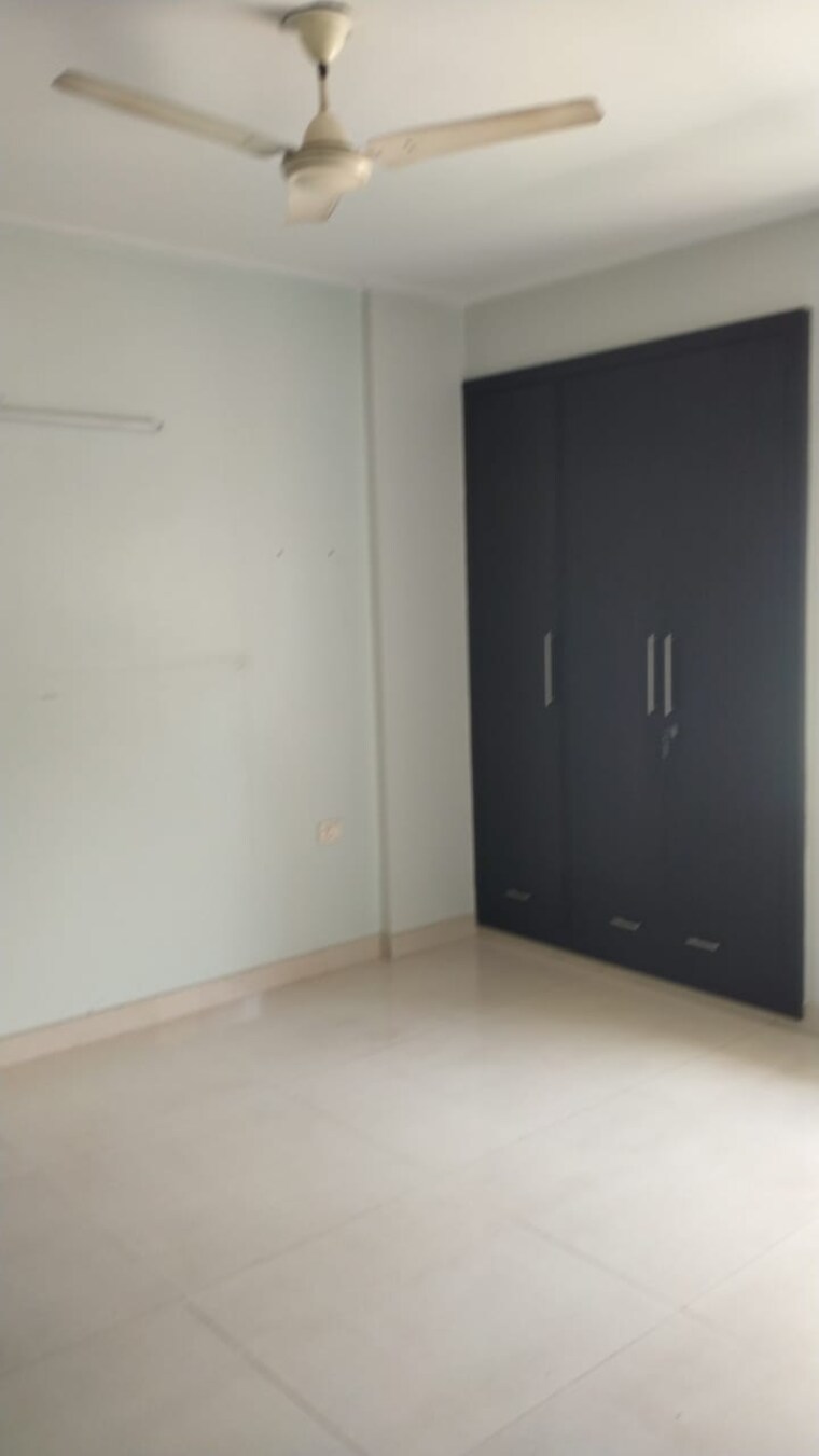 Room, amrapali-platinum 3 Bedroom 1495 Sq.Ft. Apartment In Sector 119 Noida 9234385