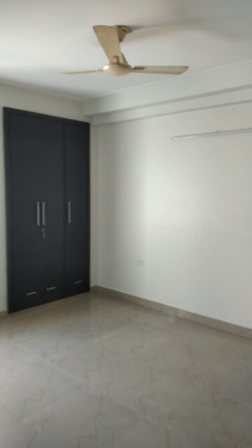 Room in 3 BHK Apartment at Amrapali Platinum, Sector 119 – for Sale