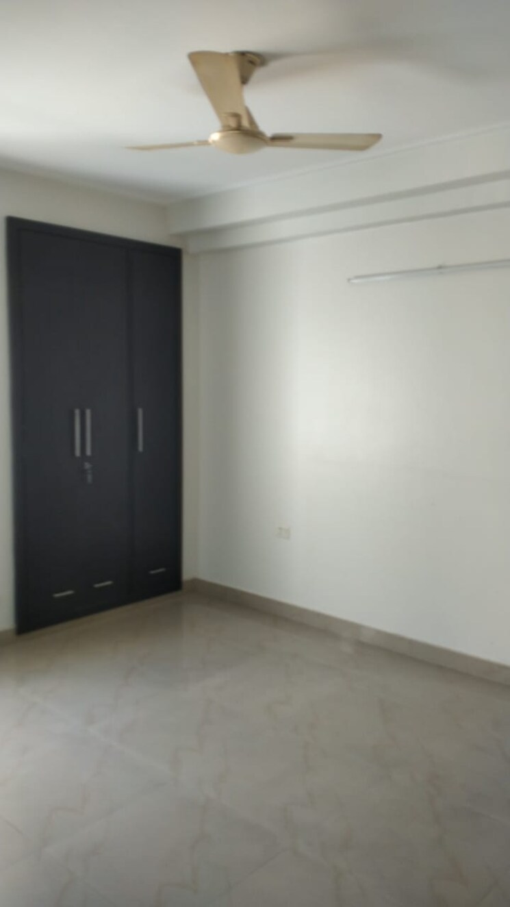 Room, amrapali-platinum 3 Bedroom 1495 Sq.Ft. Apartment In Sector 119 Noida 9234385