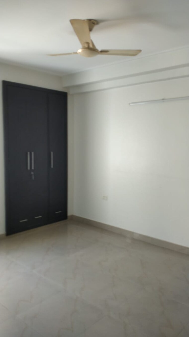 Room, amrapali-platinum 3 Bedroom 1495 Sq.Ft. Apartment In Sector 119 Noida 9234385