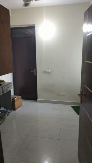 Furnished Amenities in 3 BHK Apartment at Amrapali Platinum, Sector 119 – for Sale